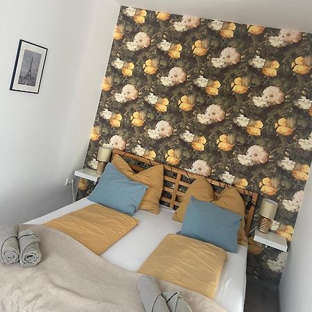 Gyoengy Apartman Sopron Exteriör bild